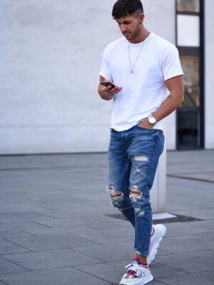 Hole men''s jeans